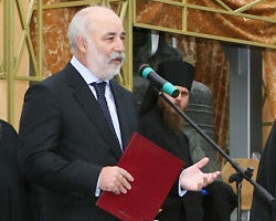 Viktor Vekselberg file photo, adapted from image at state.gov